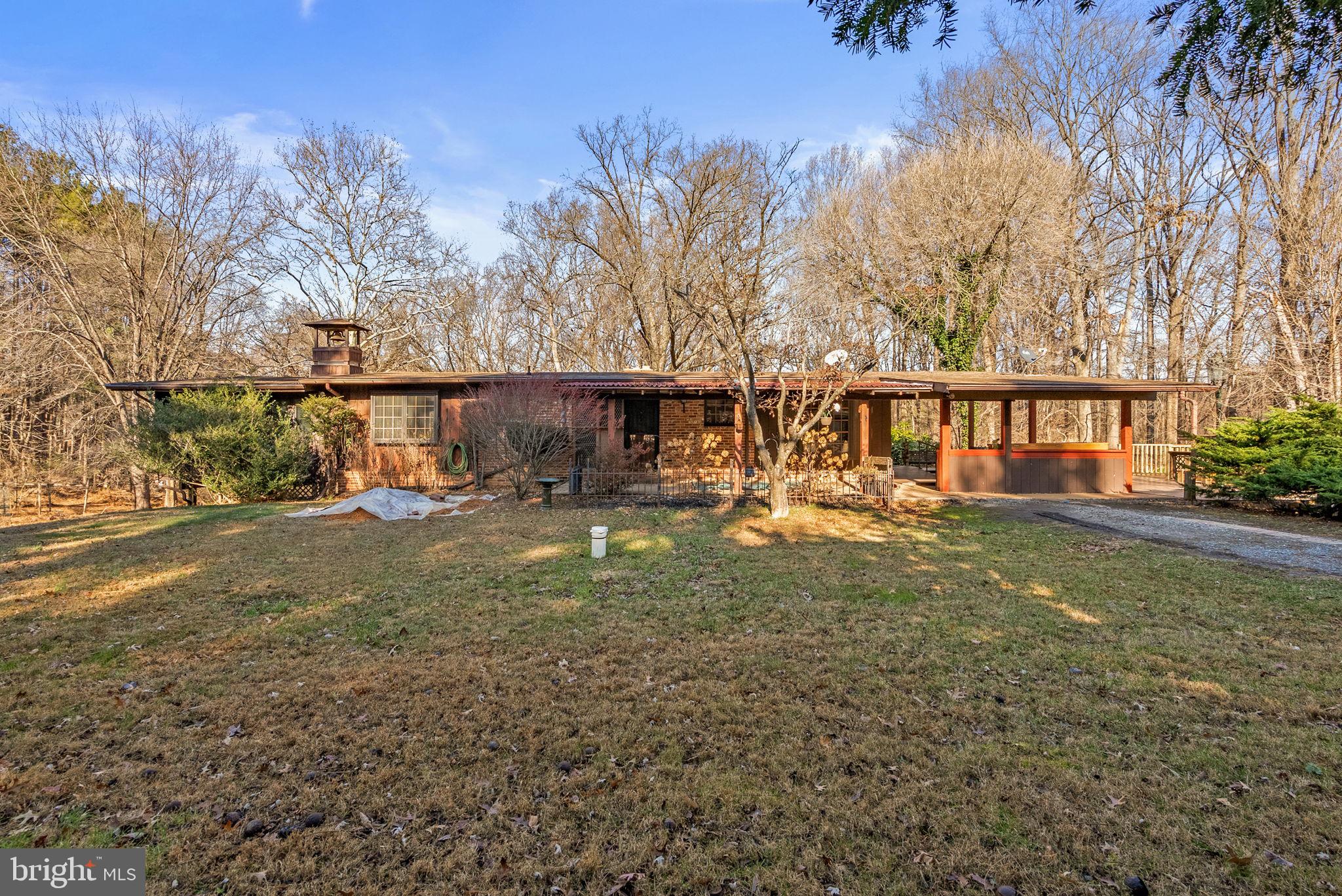 a view of a house with backyard and a tree
