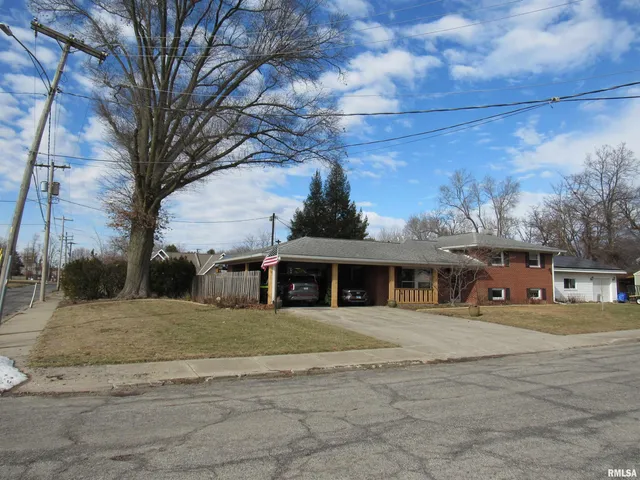 $224,900 | 215 Brown Street, Jacksonville, IL 62650