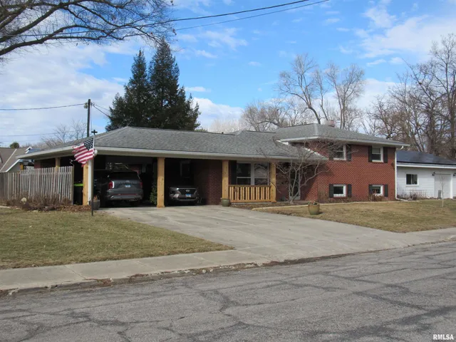 $224,900 | 215 Brown Street, Jacksonville, IL 62650