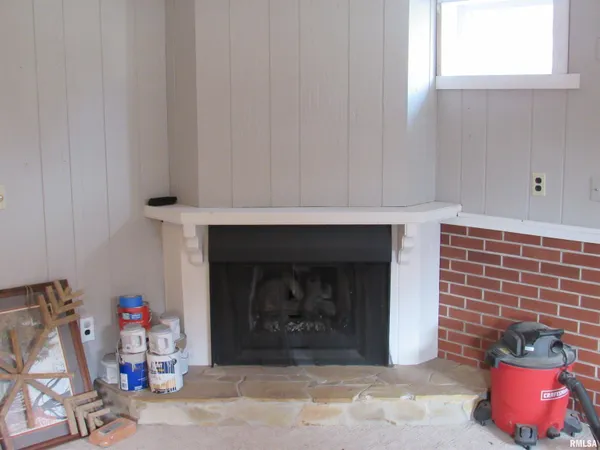 $209,900 | 215 Brown Street, Jacksonville, IL 62650