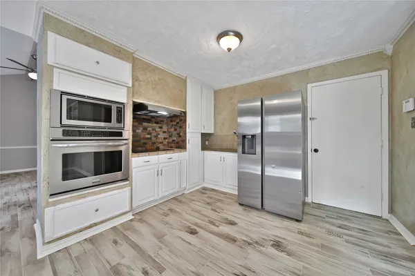 $2,650 | 2006 Mermaid Lane, Houston, TX 77062