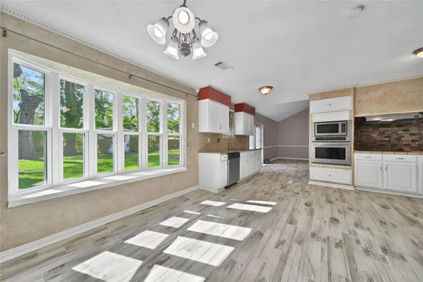 $2,650 | 2006 Mermaid Lane, Houston, TX 77062