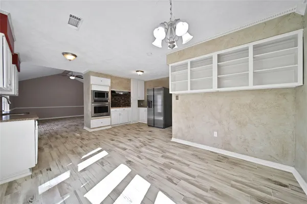 $2,650 | 2006 Mermaid Lane, Houston, TX 77062