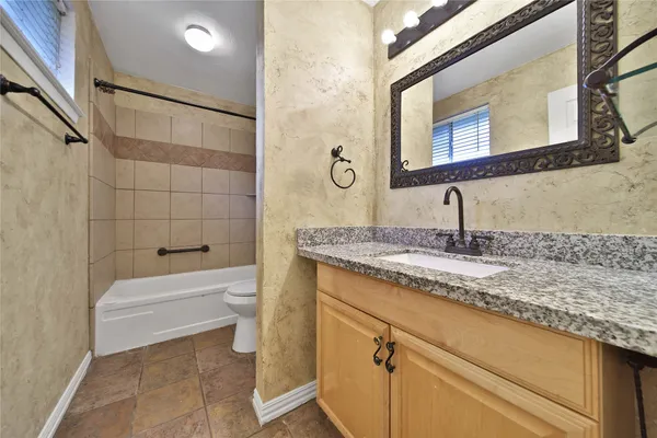 $2,650 | 2006 Mermaid Lane, Houston, TX 77062