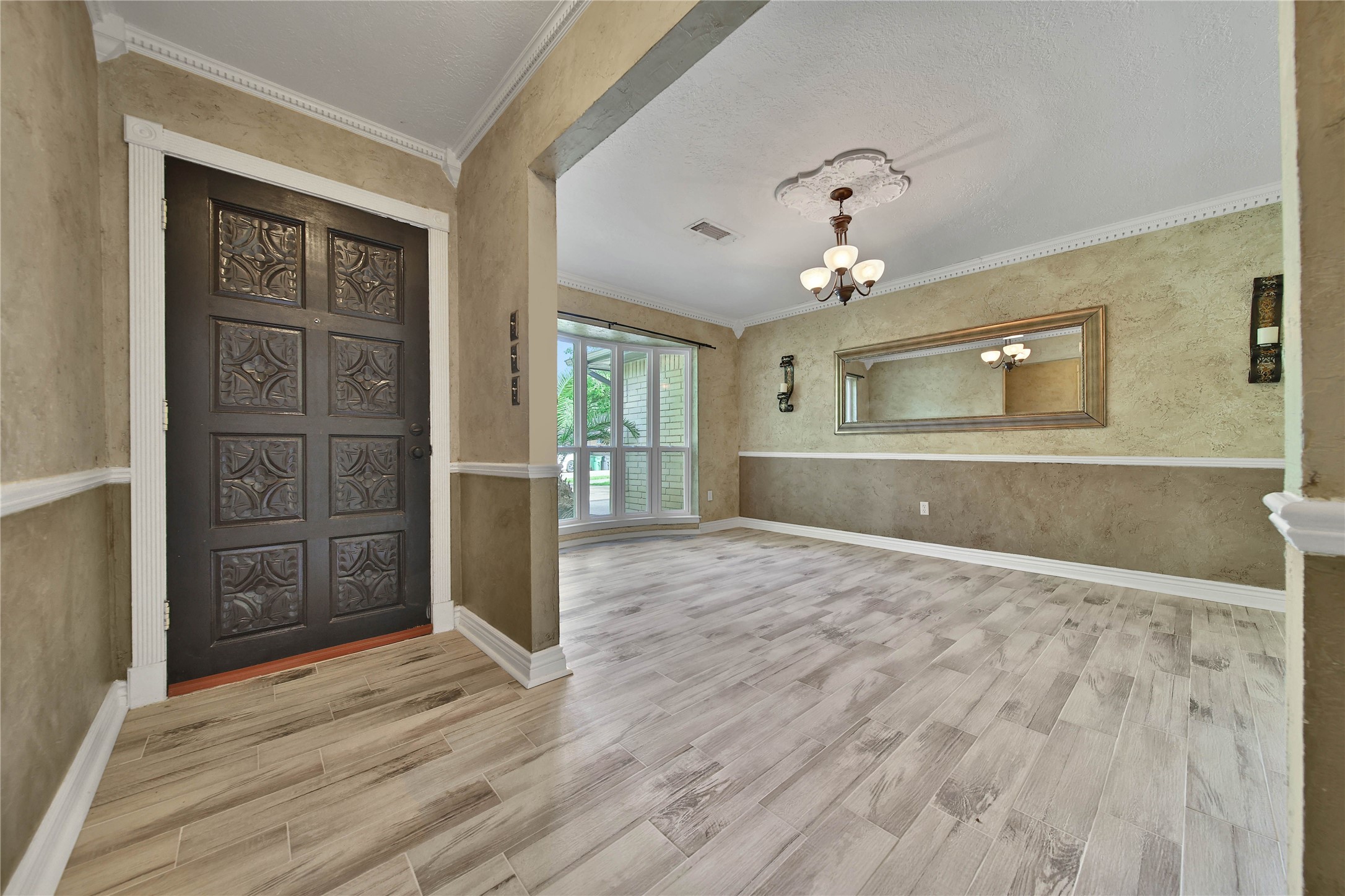 2006 Mermaid Lane Houston, TX 77062 - Photo 3 of 33 Dining room or office space.