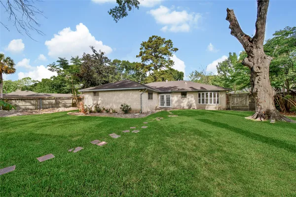$2,650 | 2006 Mermaid Lane, Houston, TX 77062