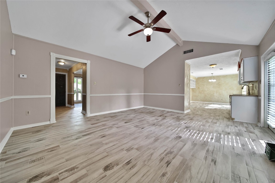 2006 Mermaid Lane Houston, TX 77062 - Photo 8 of 33