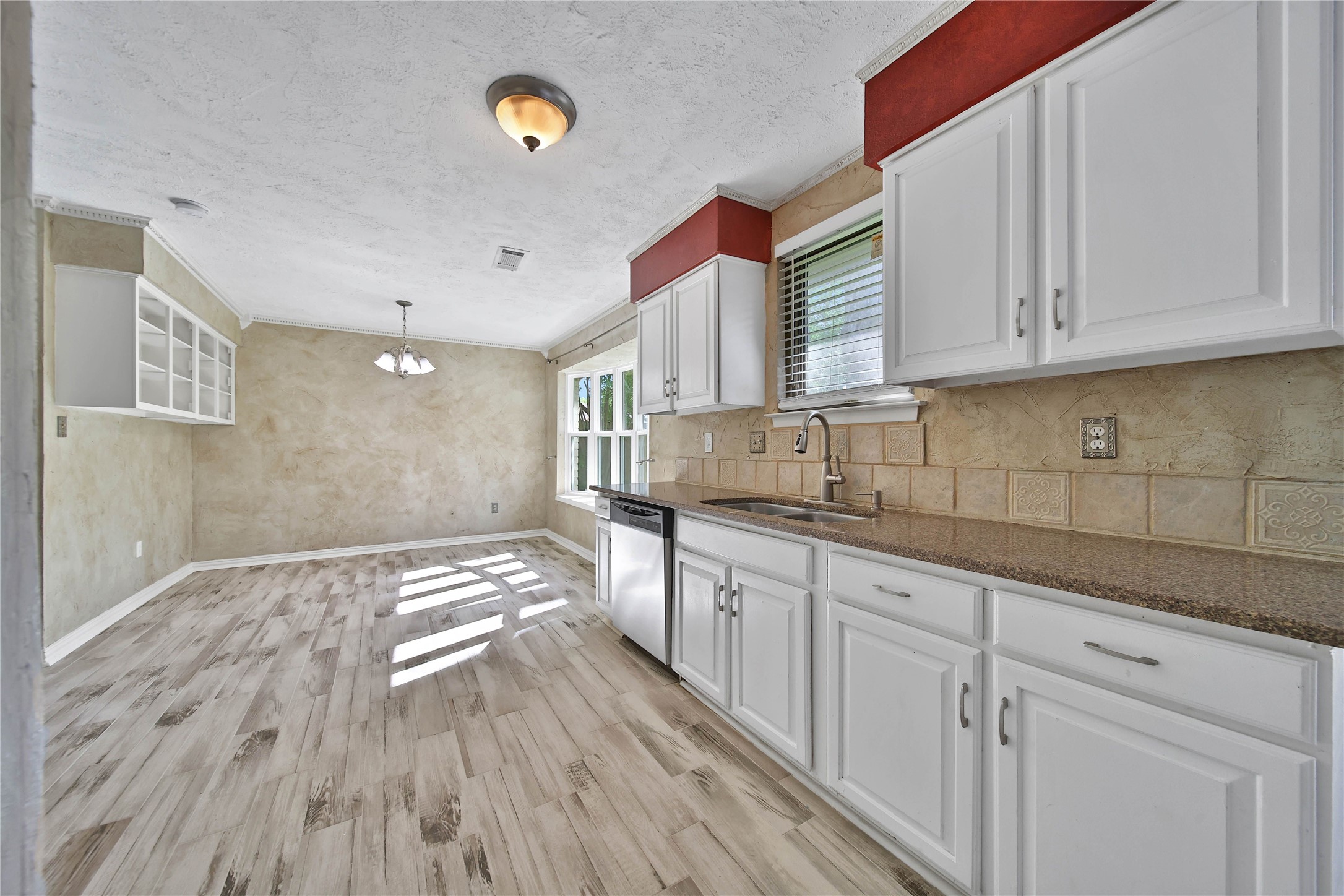 2006 Mermaid Lane Houston, TX 77062 - Photo 9 of 33