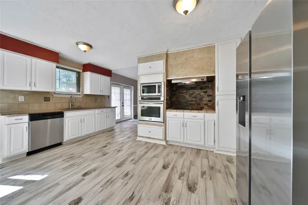 $2,650 | 2006 Mermaid Lane, Houston, TX 77062