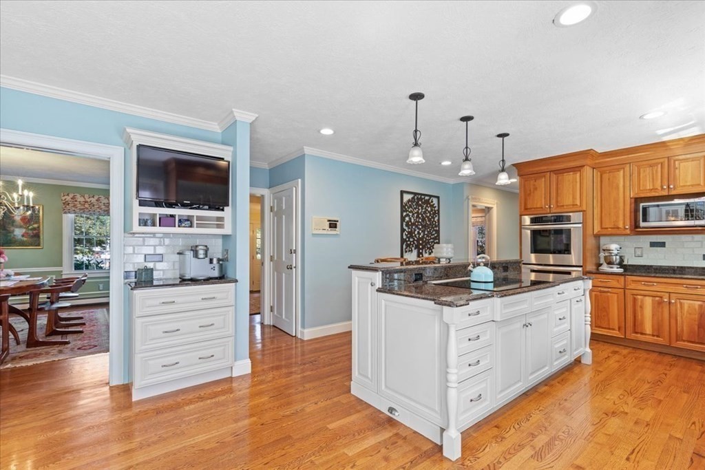 35 Mill Brook Way Hanover, MA 02339 - Photo 4 of 42