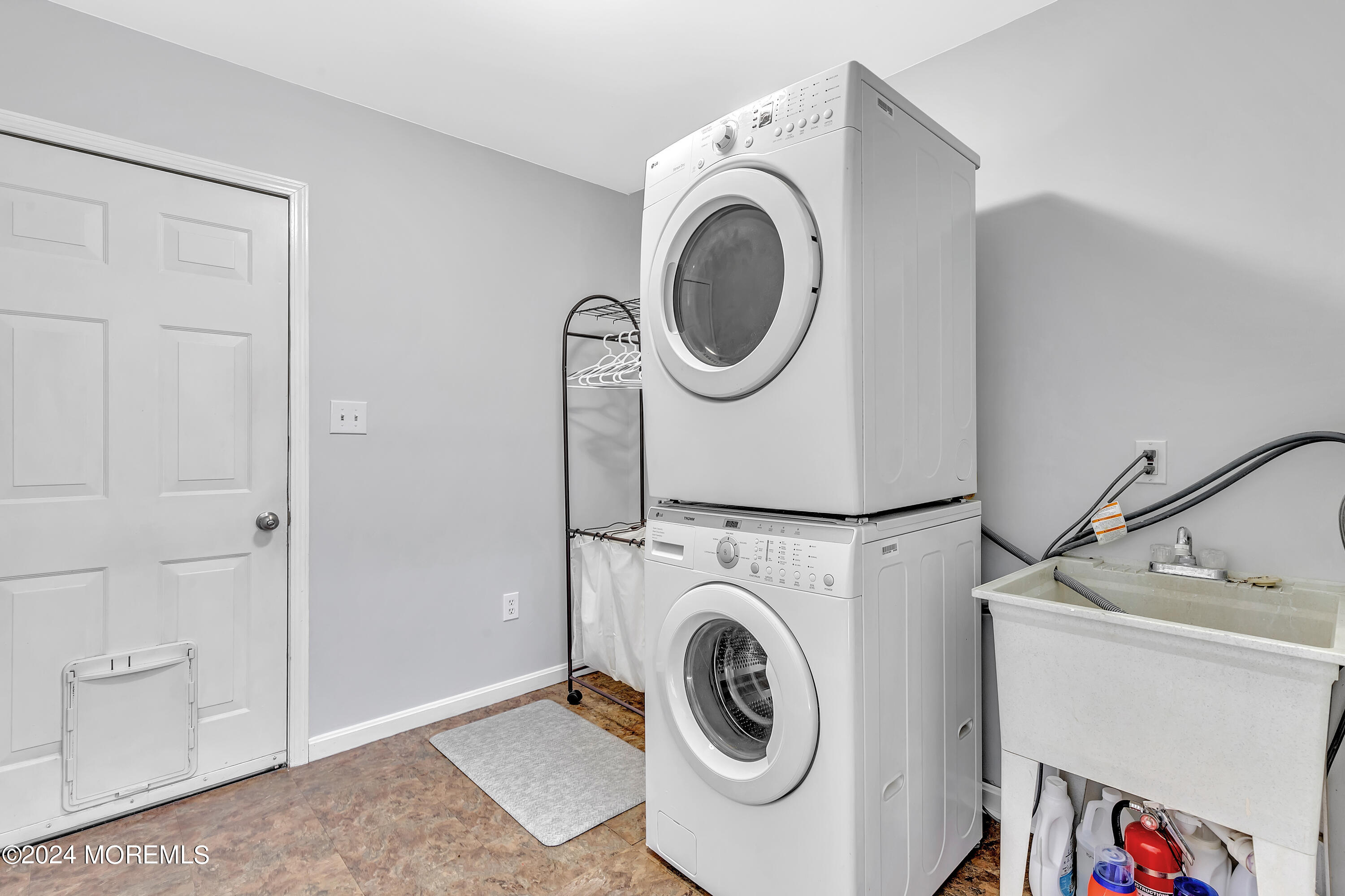60 Chambers Road Cream Ridge, NJ 08514 - Photo 22 of 51 a utility room with dryer and washer