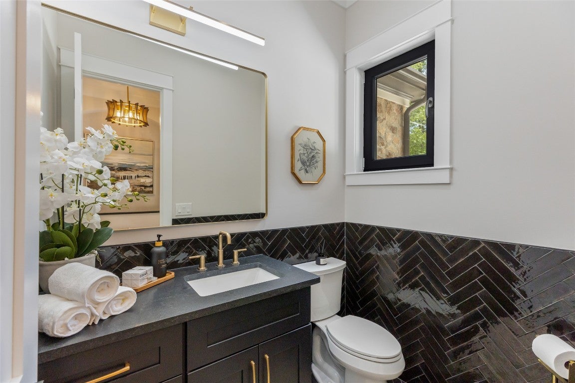 227 Sherwood Forest Road Highlands, NC 28741 - Photo 18 of 99 Main Level Powder Room