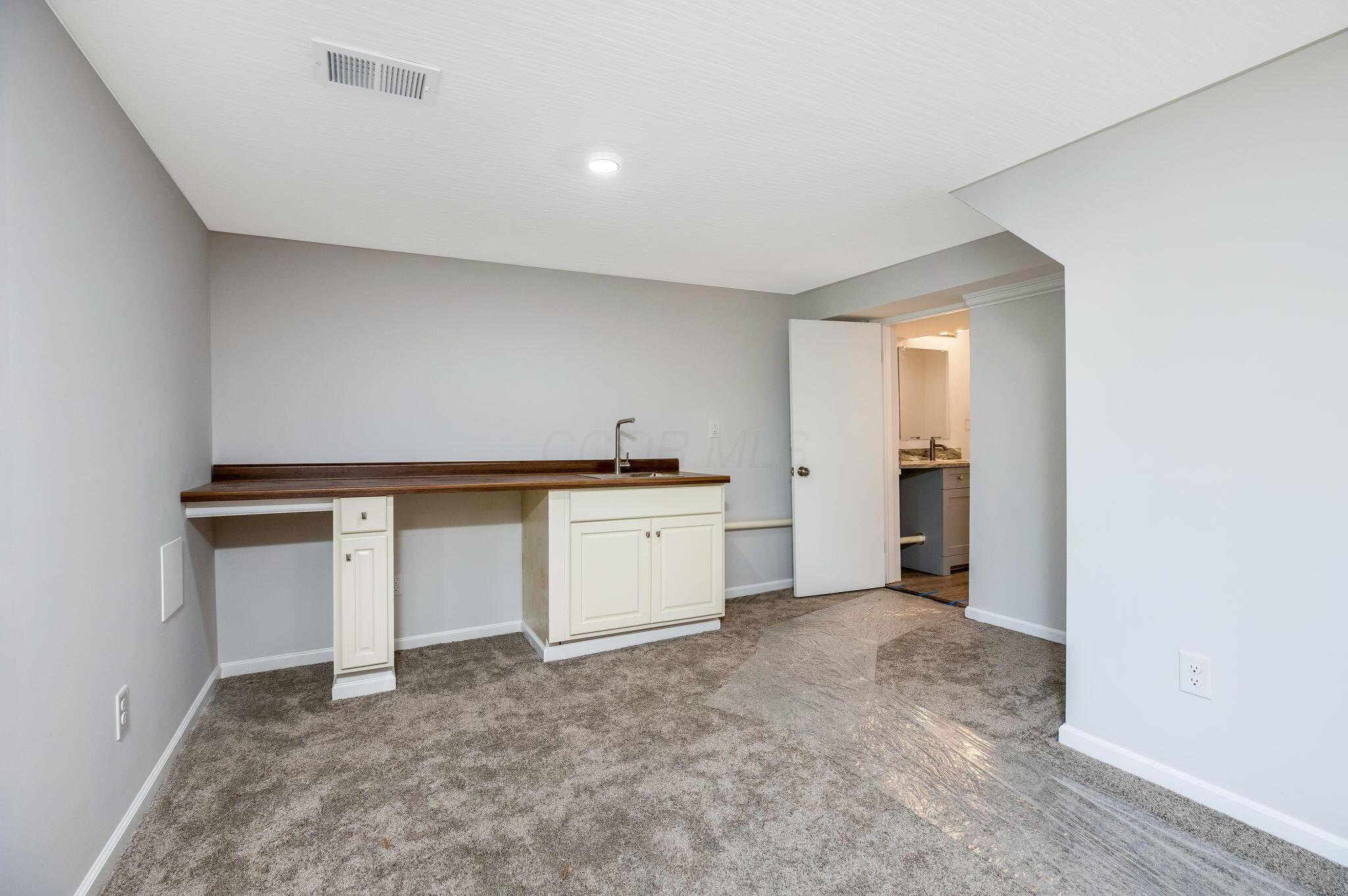 928 Rutter Avenue Lancaster, OH 43130 - Photo 36 of 87 Wet Bar- Lower Level