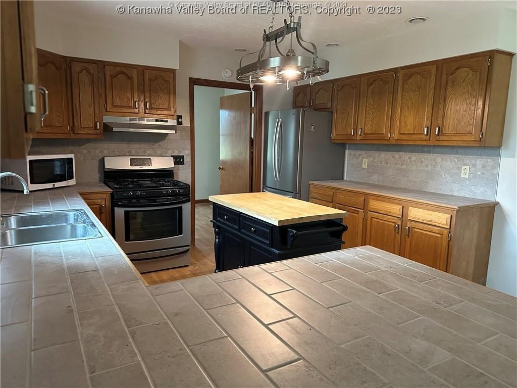 5884 Sandhill Road Point Pleasant, WV 25550 - Photo 19 of 33 Kitchen