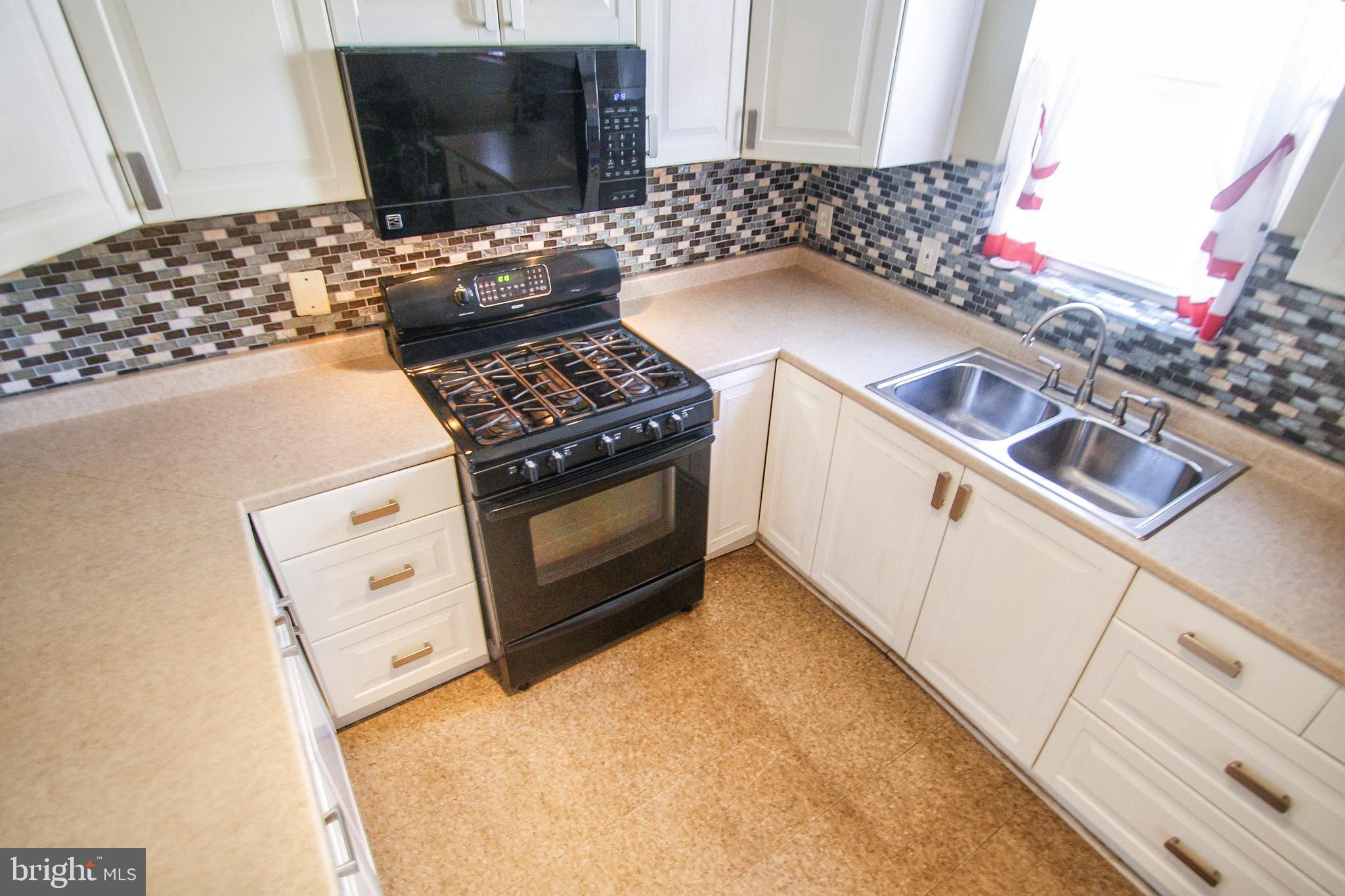 903 Vernon Road Philadelphia, PA 19150 - Photo 17 of 38 Kitchen