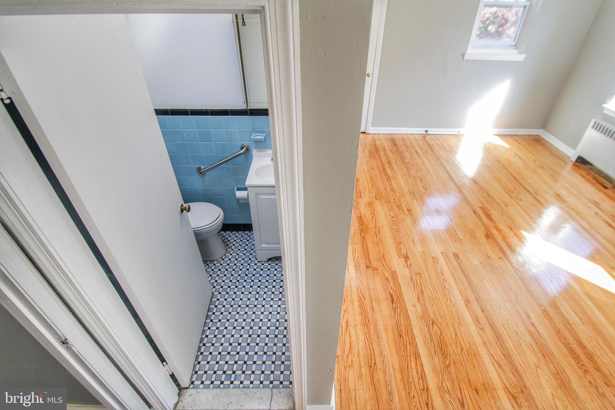 903 Vernon Road Philadelphia, PA 19150 - Photo 37 of 38 Owner's Ensuite Full Bath