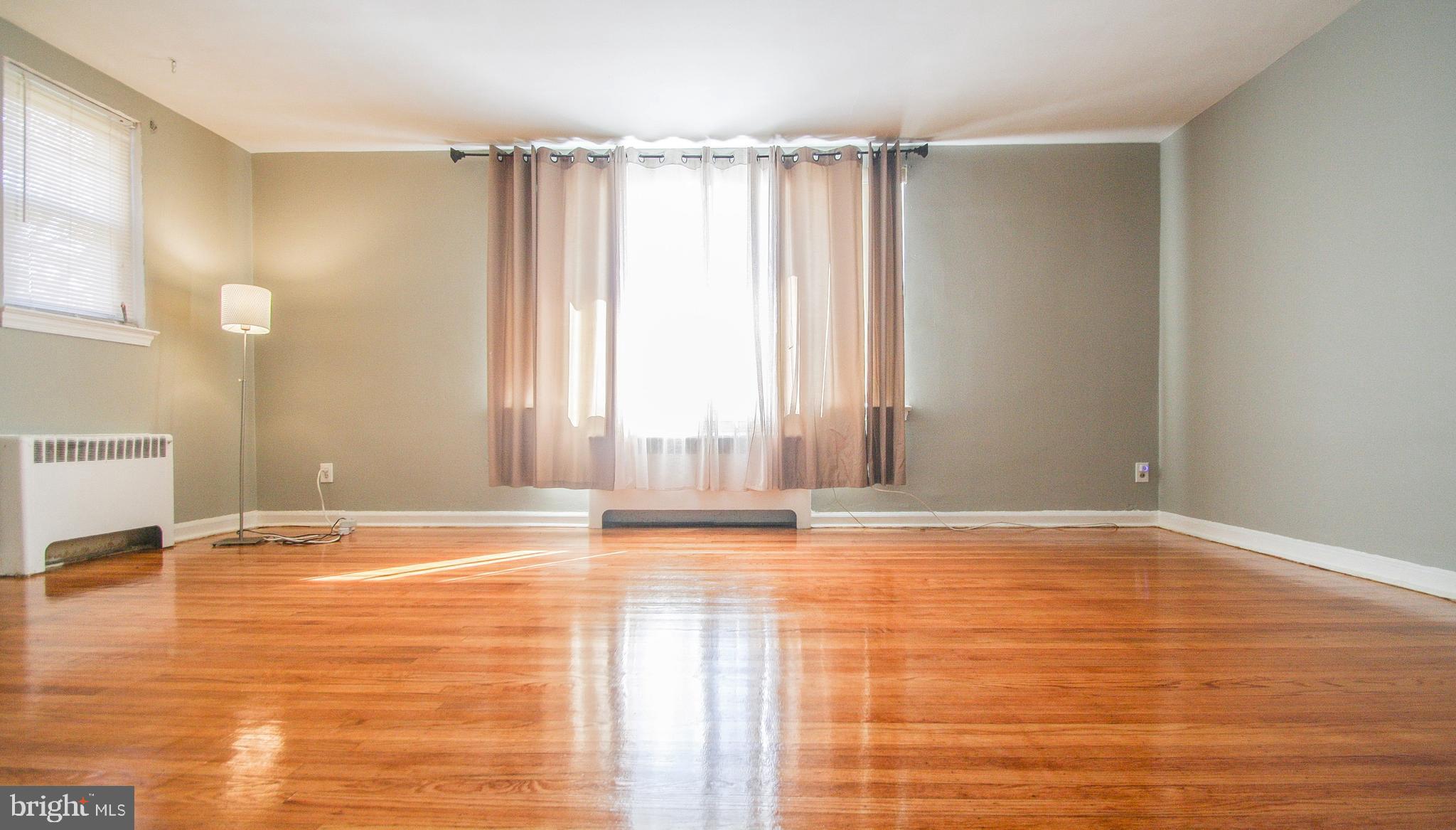 903 Vernon Road Philadelphia, PA 19150 - Photo 10 of 38 Living Room
