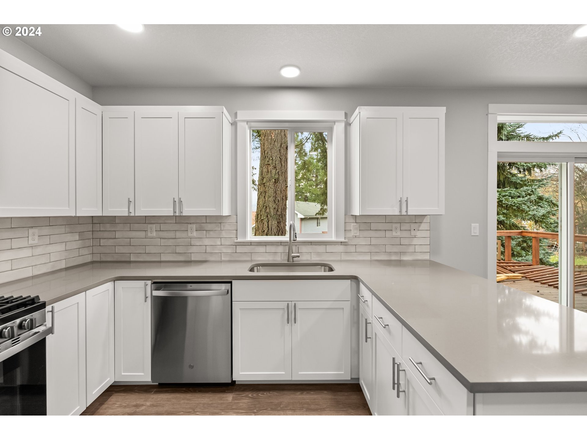 654 South 68th Street Springfield, OR 97478 - Photo 13 of 46