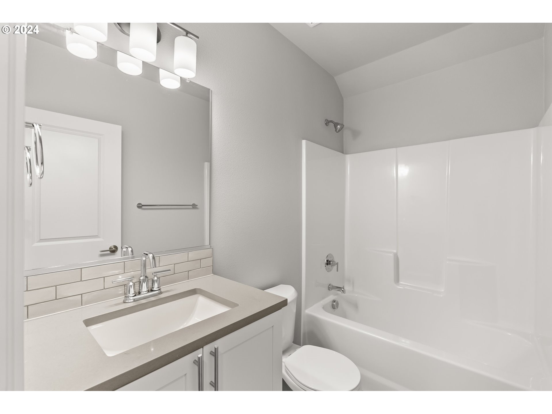 654 South 68th Street Springfield, OR 97478 - Photo 18 of 46