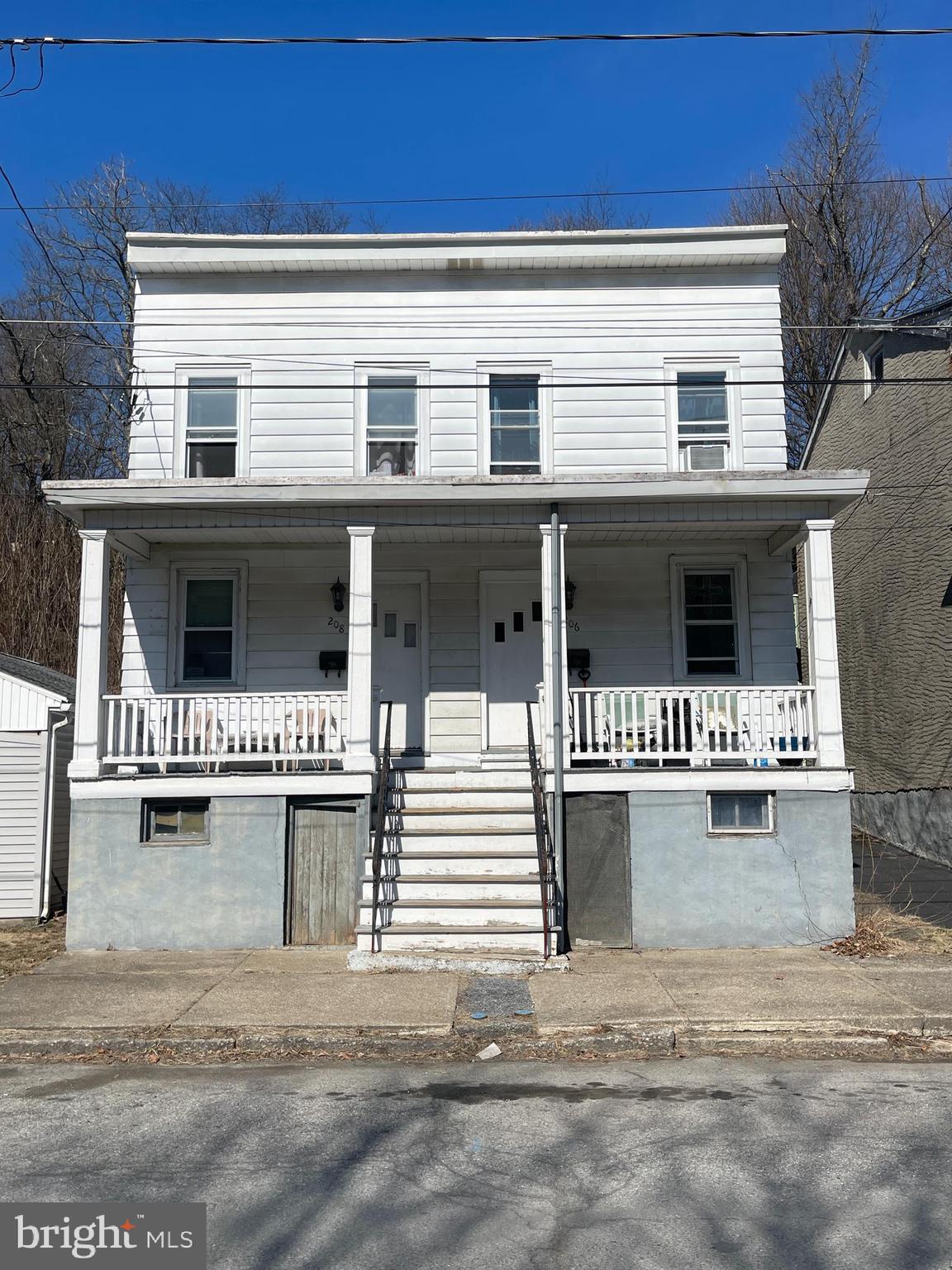 208 West Railroad St  