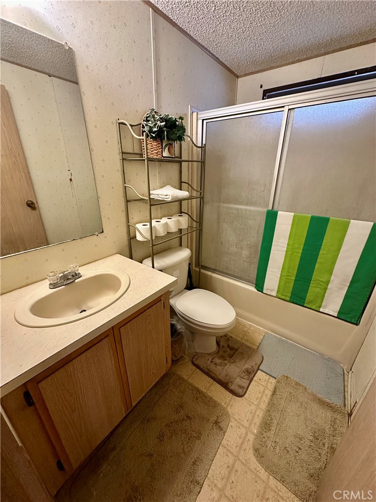 13993 Mesa Drive Blythe, CA 92225 - Photo 17 of 26 Bathroom