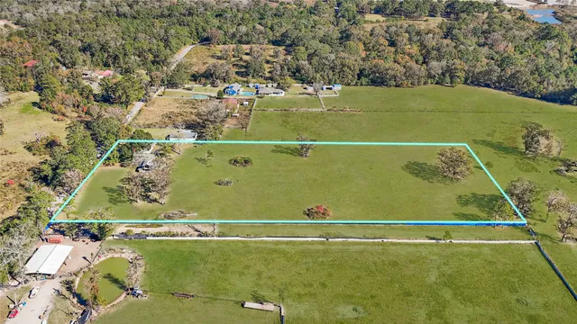 a view of a tennis court