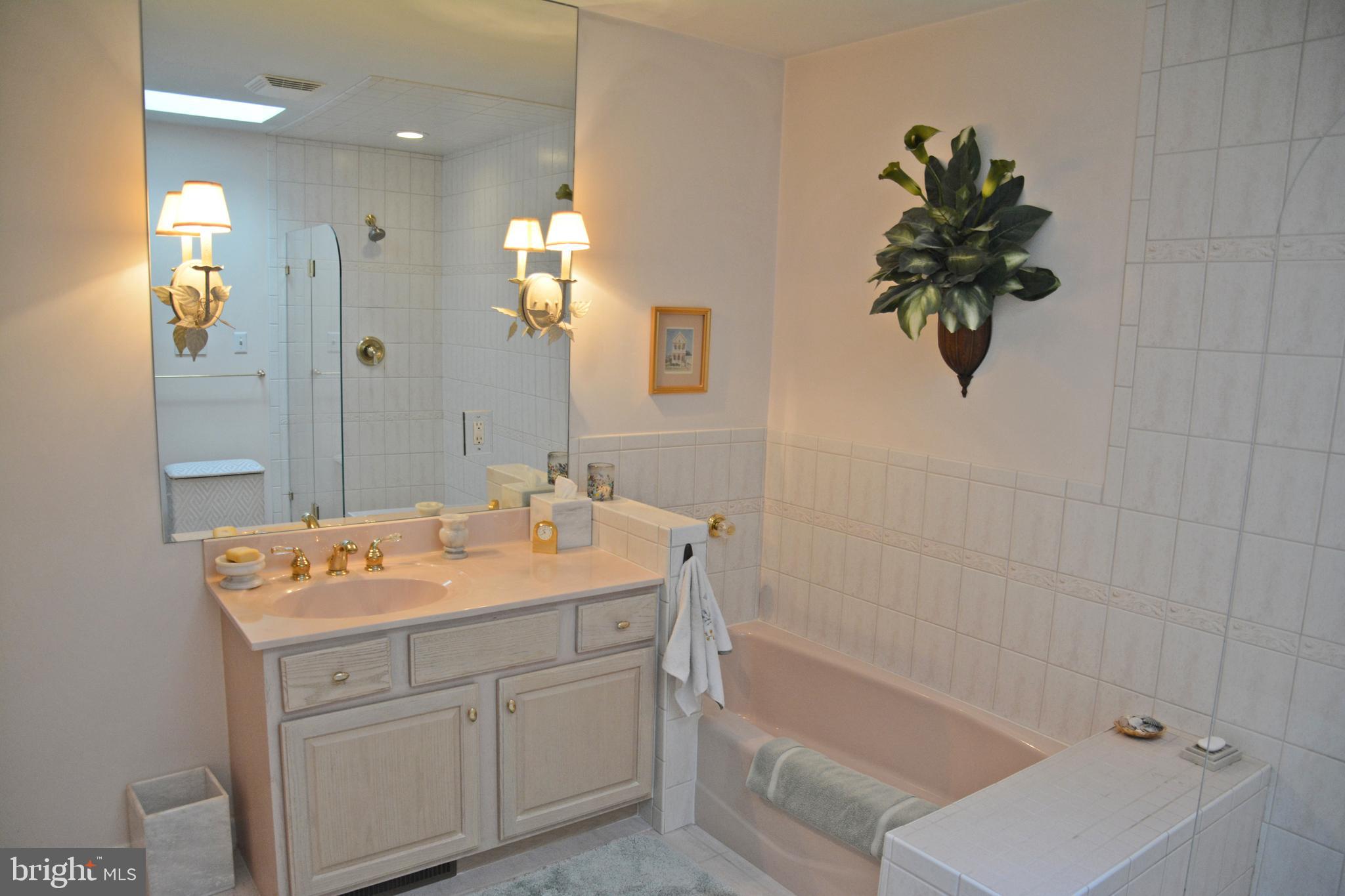 481 Candlewyck Road Lancaster, PA 17601 - Photo 16 of 37 Bath