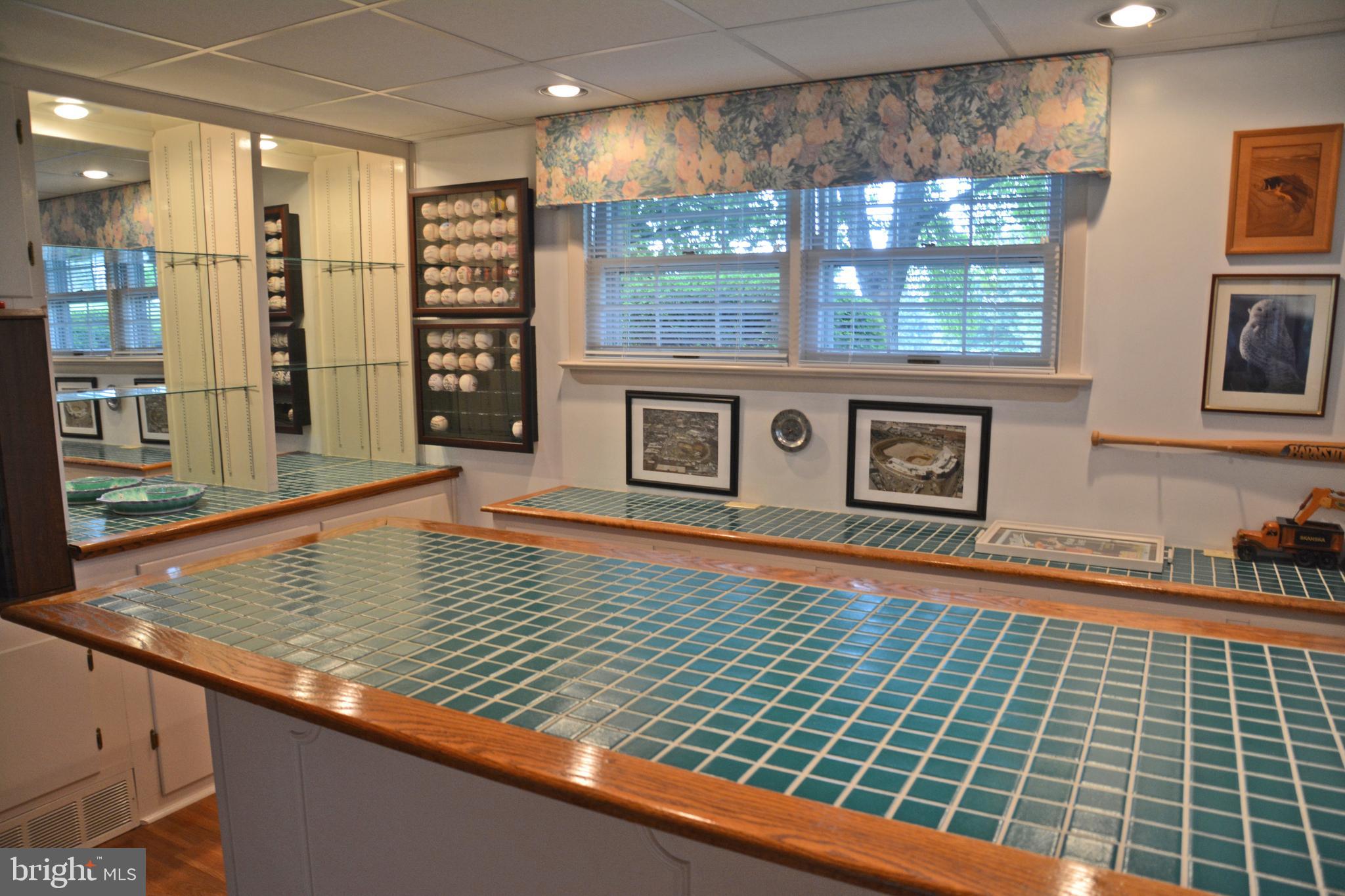 481 Candlewyck Road Lancaster, PA 17601 - Photo 25 of 37 Bar