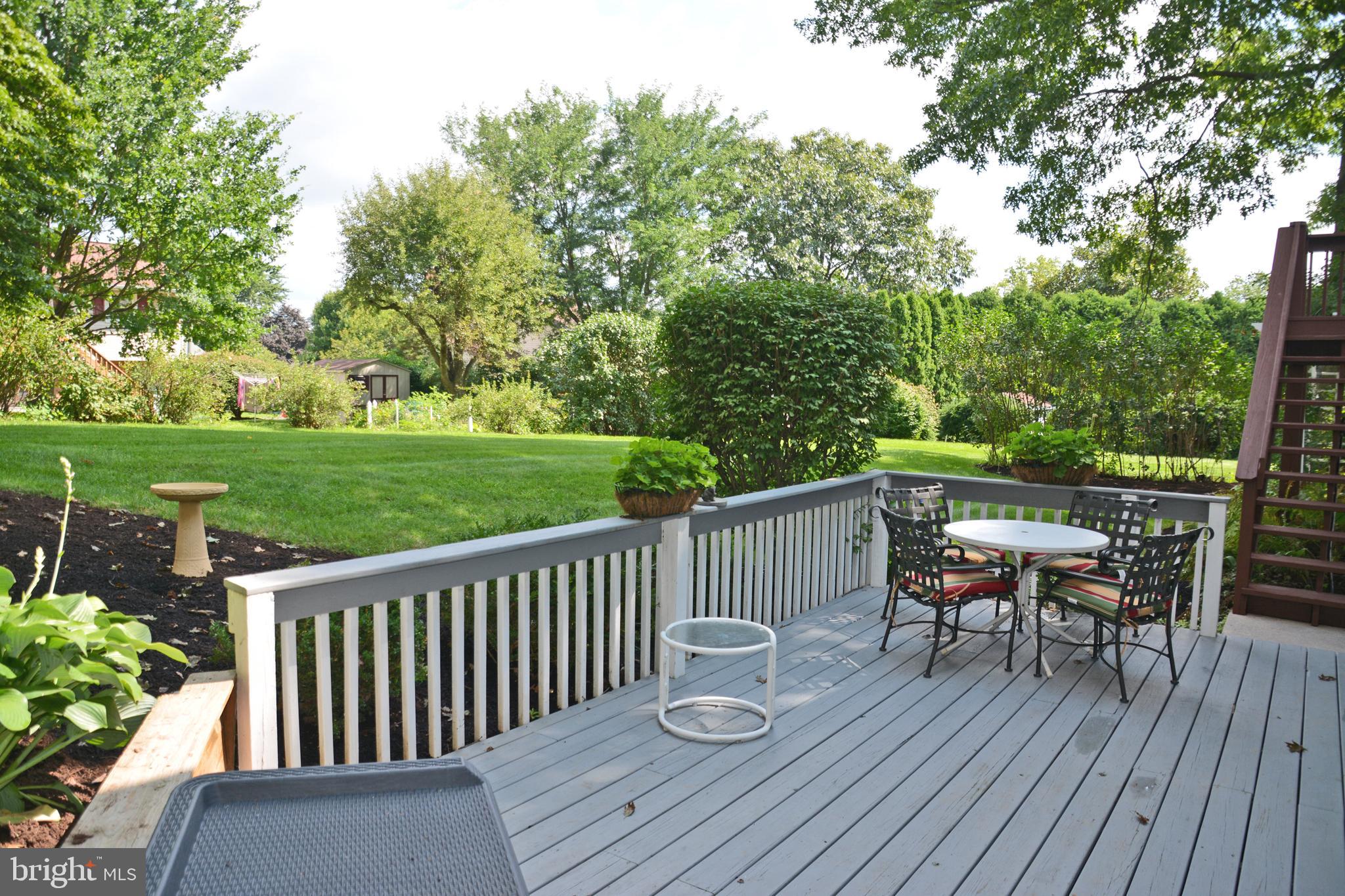 481 Candlewyck Road Lancaster, PA 17601 - Photo 30 of 37 Deck & Back Yard