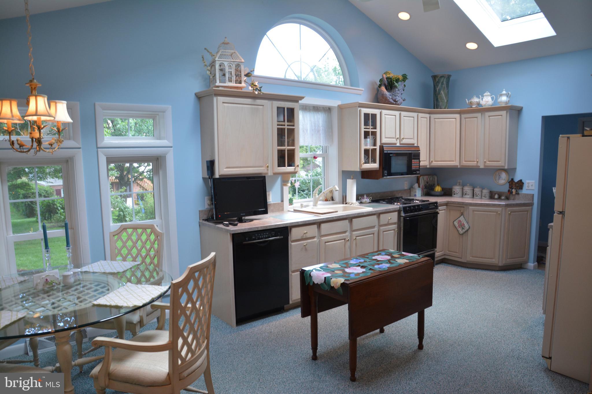 481 Candlewyck Road Lancaster, PA 17601 - Photo 8 of 37 Kitchen