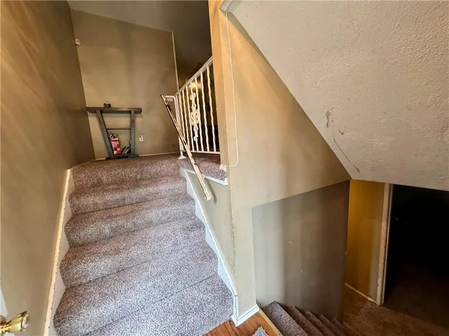 $147,900 | 14051 Dunbar Court, Grandview, MO 64030