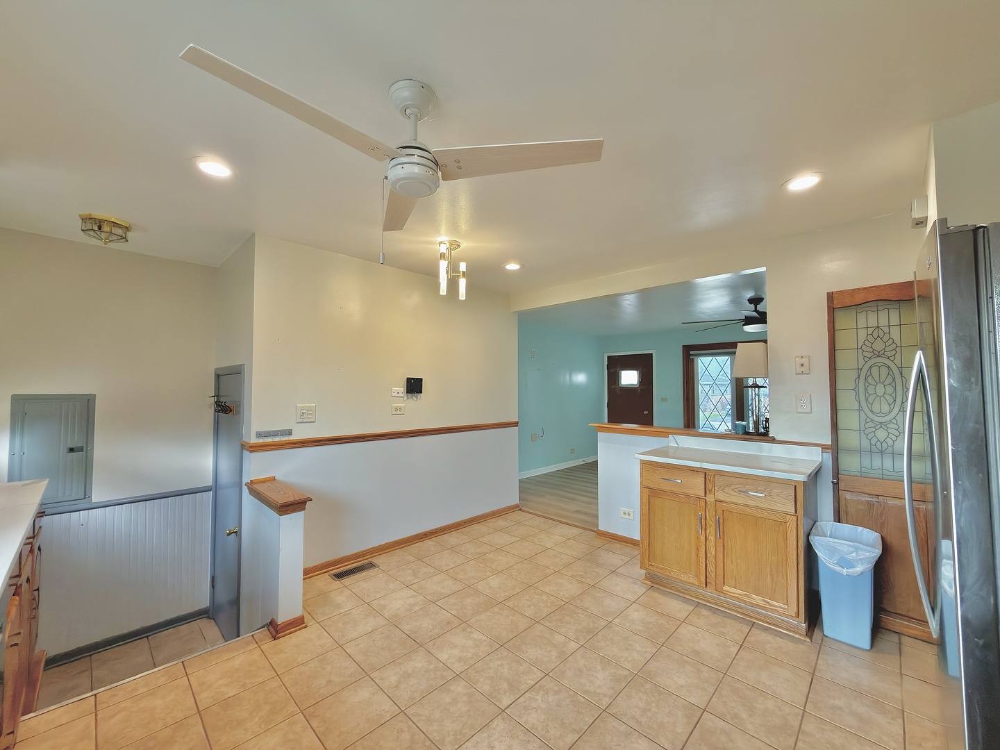 539 Rose Avenue Addison, IL 60101 - Photo 5 of 15 a view of a big room with kitchen view and a shower