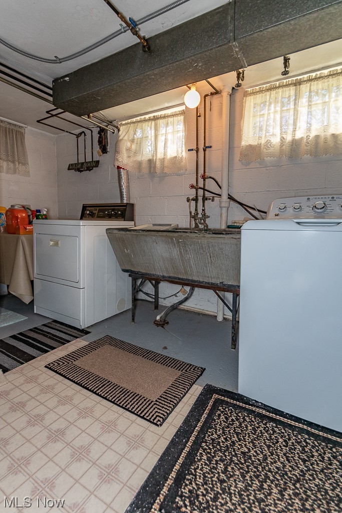 5444 Mayfield Road Cleveland, OH 44124 - Photo 25 of 34 Laundry room featuring washing machine and clothes dryer and light tile flooring