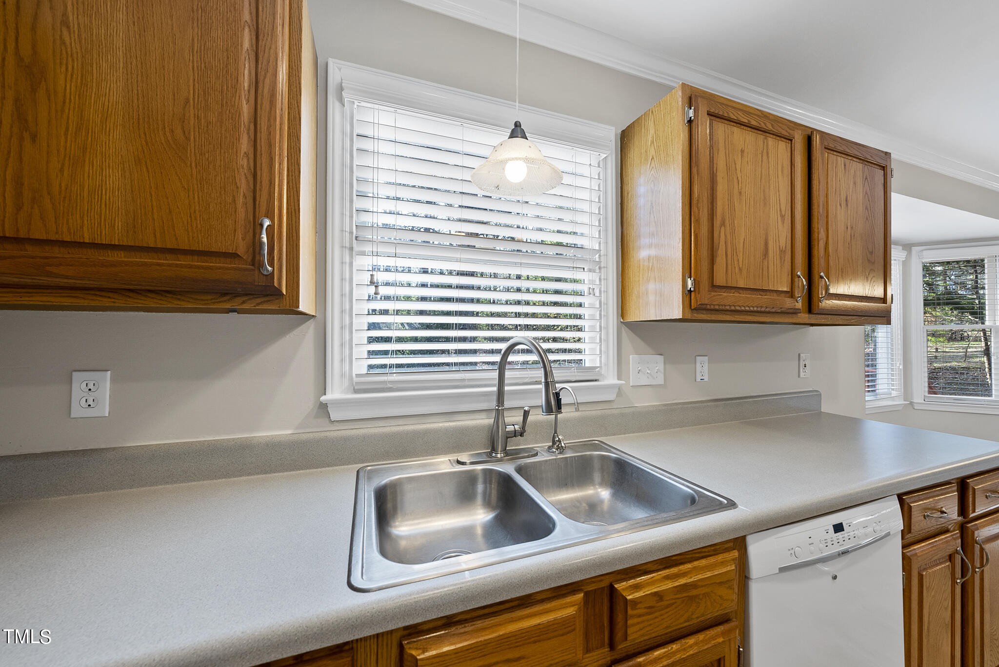 5428 Rhett Drive Raleigh, NC 27606 - Photo 11 of 29 DSC06082