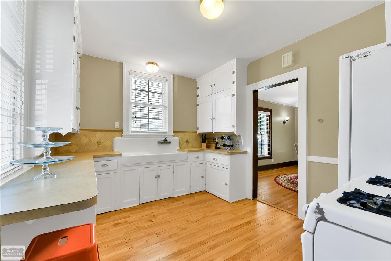 841 Fisher Road Grosse Pointe, MI 48230 - Photo 9 of 25 50057694-8.JPG