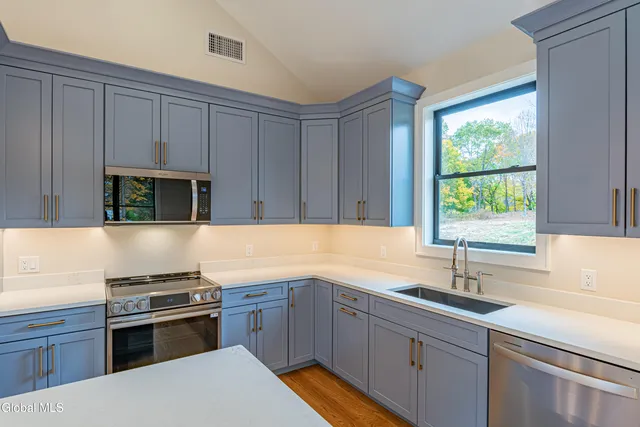 $750,000 | 76 Reservoir Road, Marlborough, NY 12542