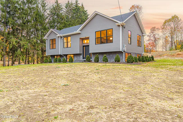 $750,000 | 76 Reservoir Road, Marlborough, NY 12542