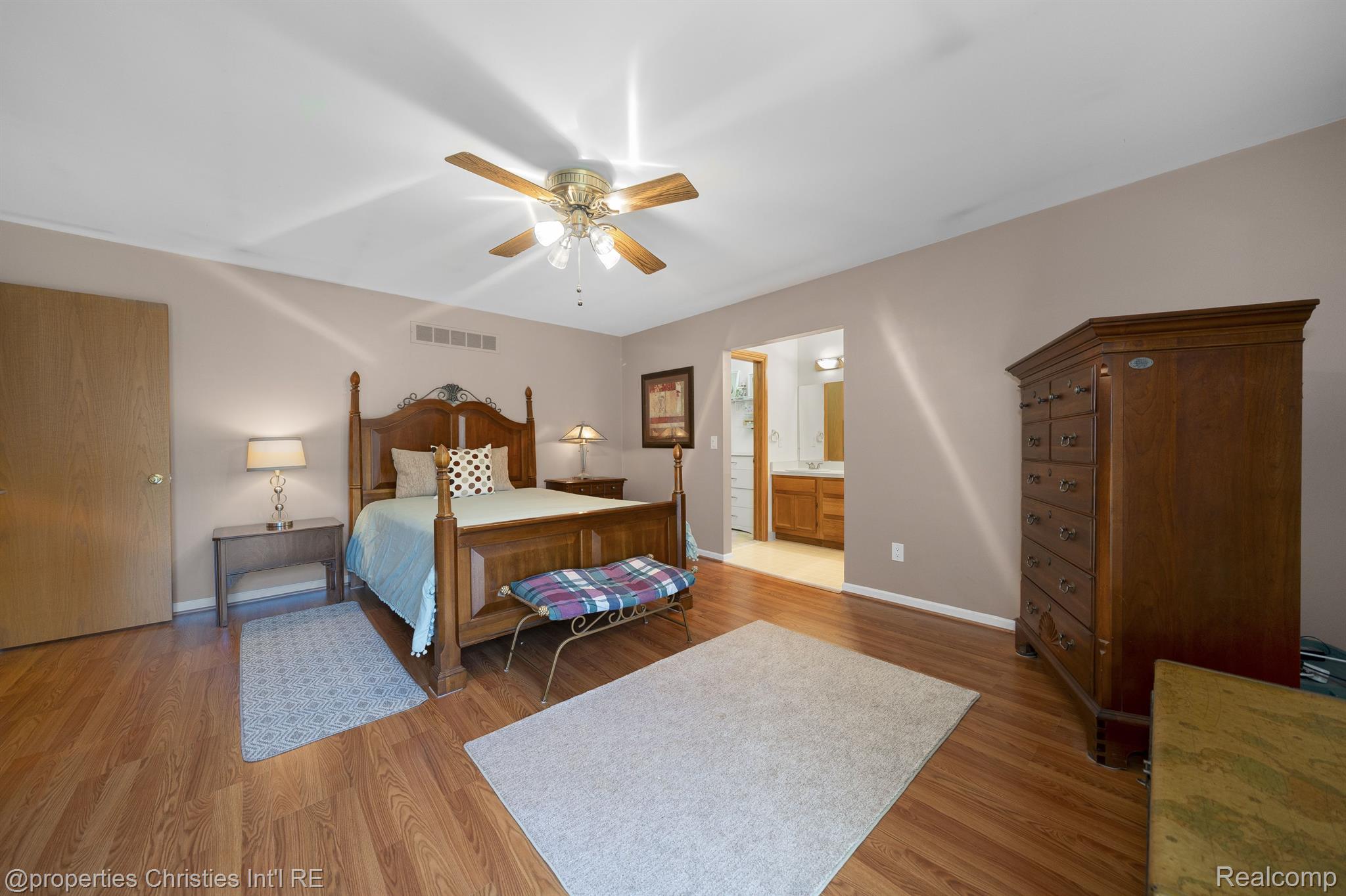 2163 Rochelle Park Drive Rochester, MI 48309 - Photo 16 of 35 Primary bedroom