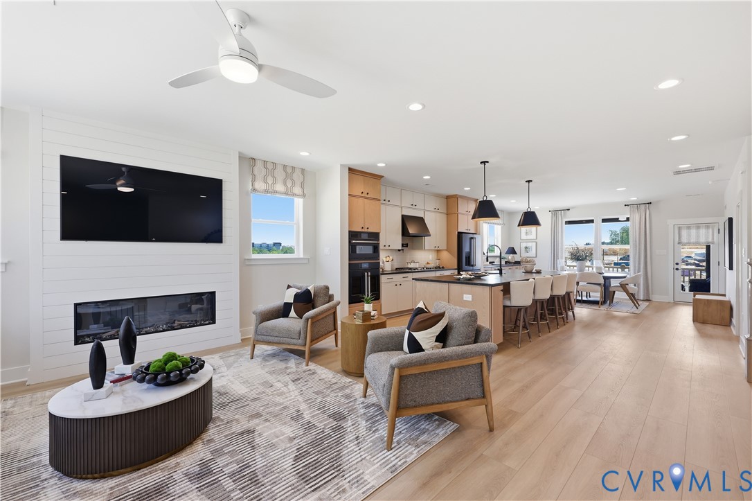 END UNIT Foster C - Home is under construction. Ph