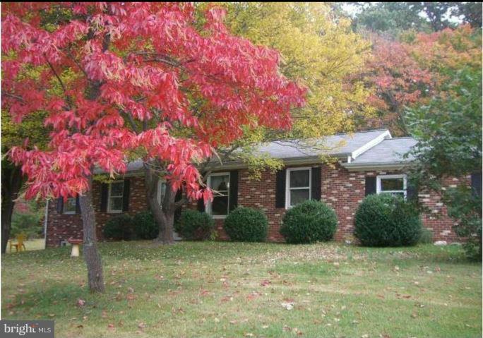 20952 Evergreen Mills Road Leesburg, VA 20175 - Photo 1 of 30 a front view of a house with yard