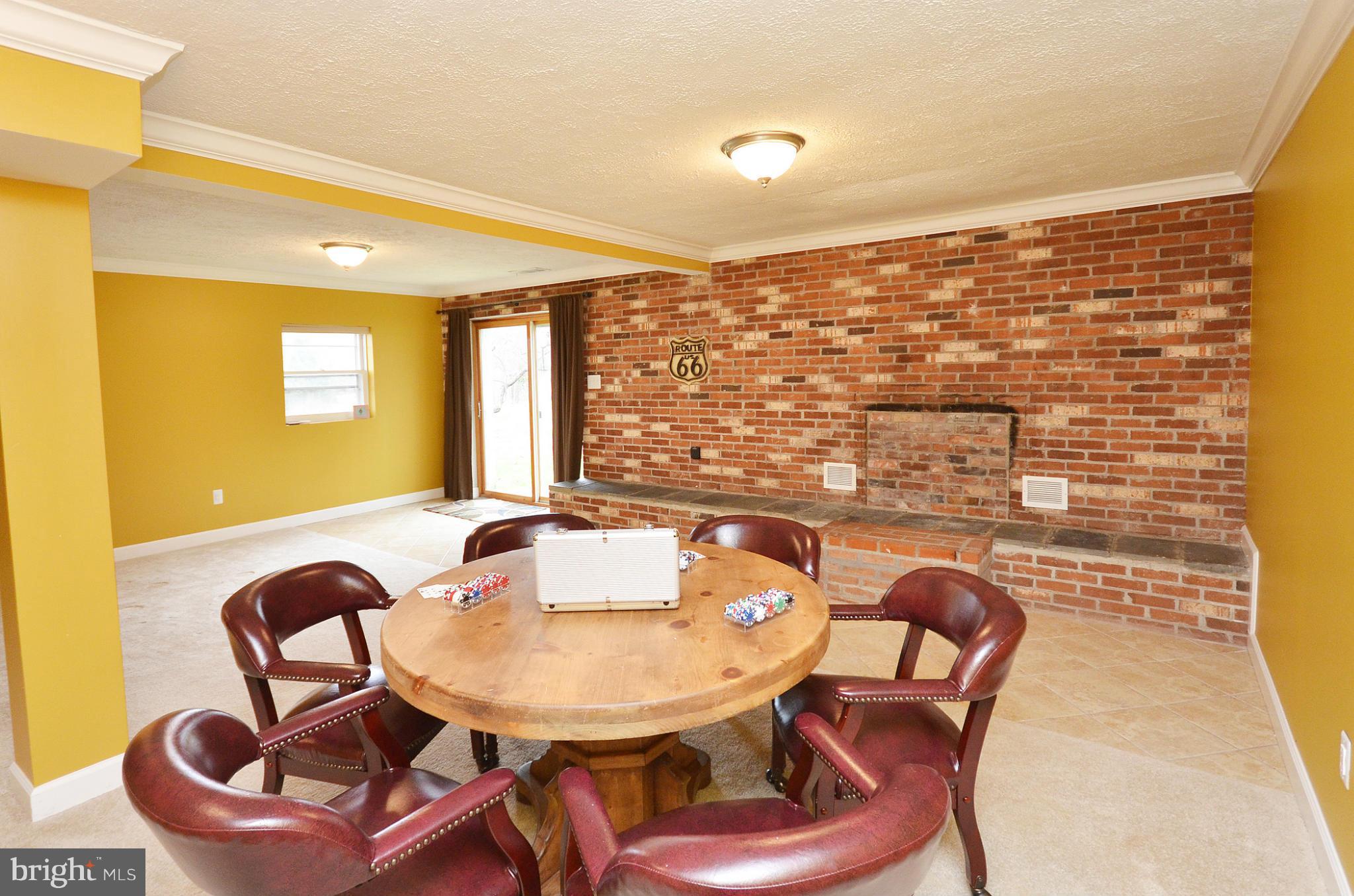 20952 Evergreen Mills Road Leesburg, VA 20175 - Photo 15 of 30 a balcony with table and chairs