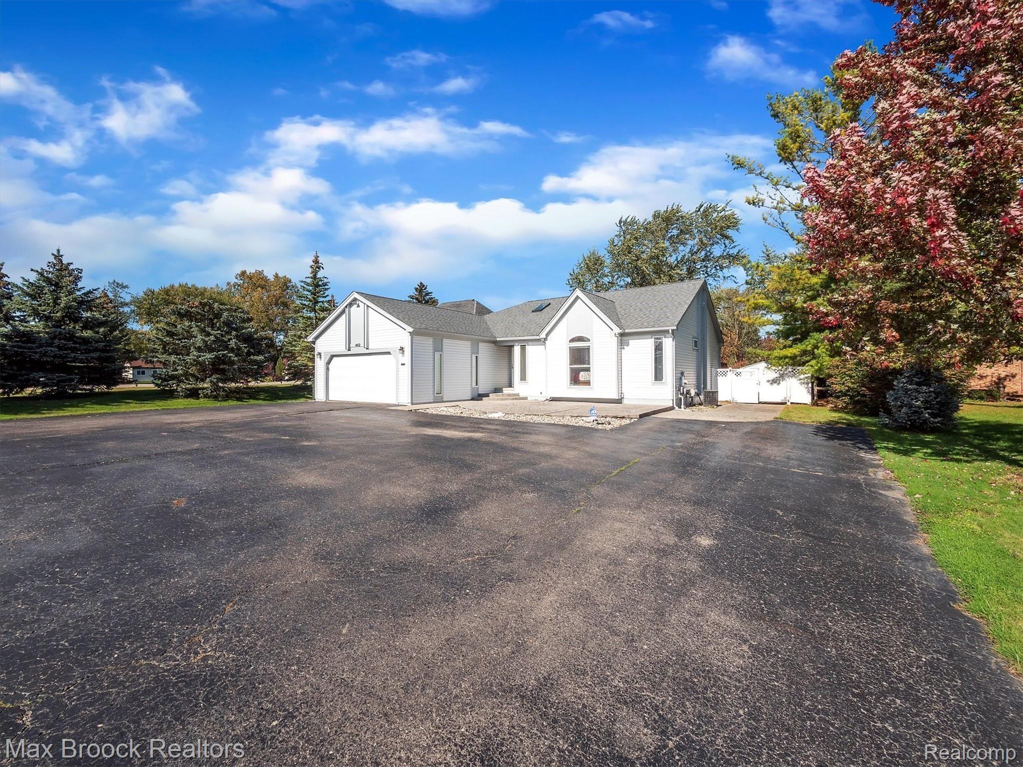 462 South Boulevard West Rochester, MI 48307 - Photo 43 of 44 Easy garage access and extra parking.