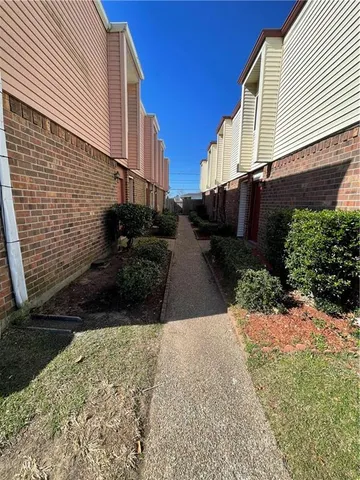 $1,800 | 4325 Loire Drive, Unit D, Kenner, LA 70065