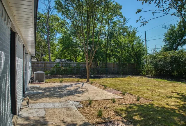 a view of a yard with basketball court