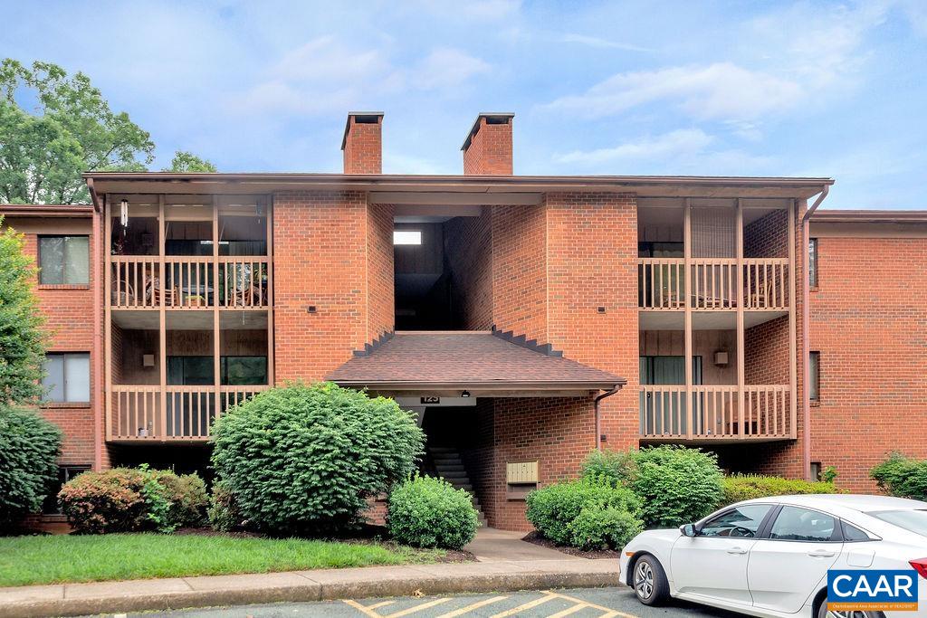 120 Turtle Creek Road, Unit 12 Charlottesville, VA 22901 - Photo 3 of 32 Gallery Image 3