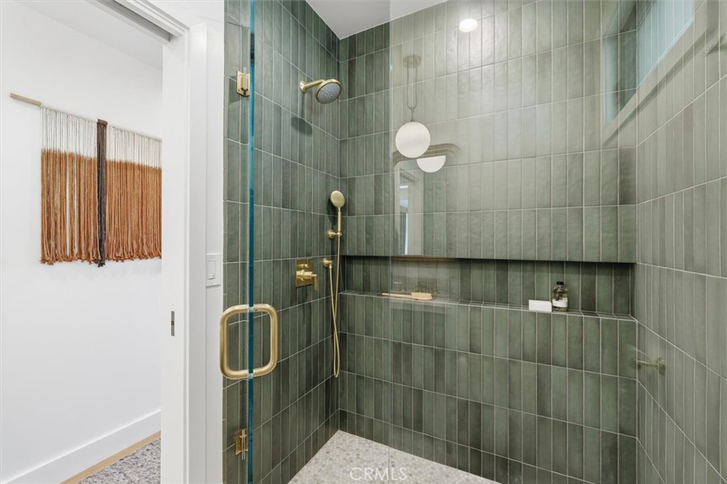 1909 Springfield Avenue Hermosa Beach, CA 90254 - Photo 17 of 31 a bathroom with a shower