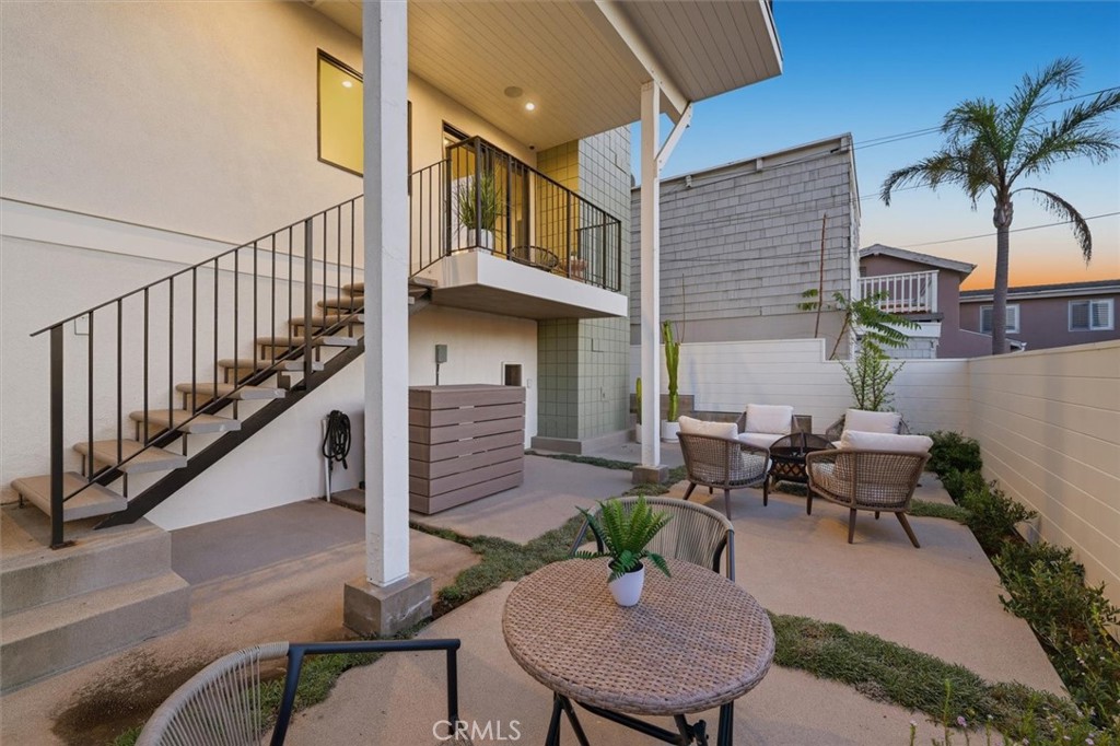 1909 Springfield Avenue Hermosa Beach, CA 90254 - Photo 27 of 31 a view of a house with backyard and sitting area