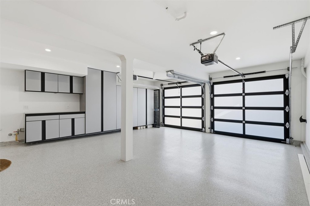 1909 Springfield Avenue Hermosa Beach, CA 90254 - Photo 28 of 31 a view of an empty room with a window