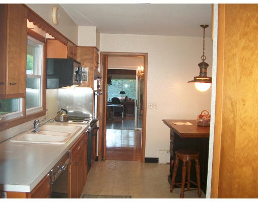 52 Longfellow Road Holyoke, MA 01040 - Photo 3 of 7