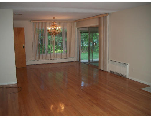 52 Longfellow Road Holyoke, MA 01040 - Photo 6 of 7